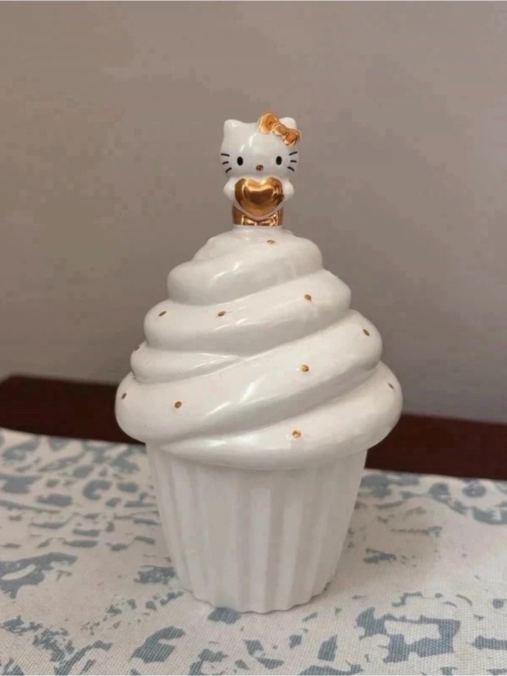 Hello Kitty by Pottery Barn Teen - Cupcake Jewelry Trinket Box
